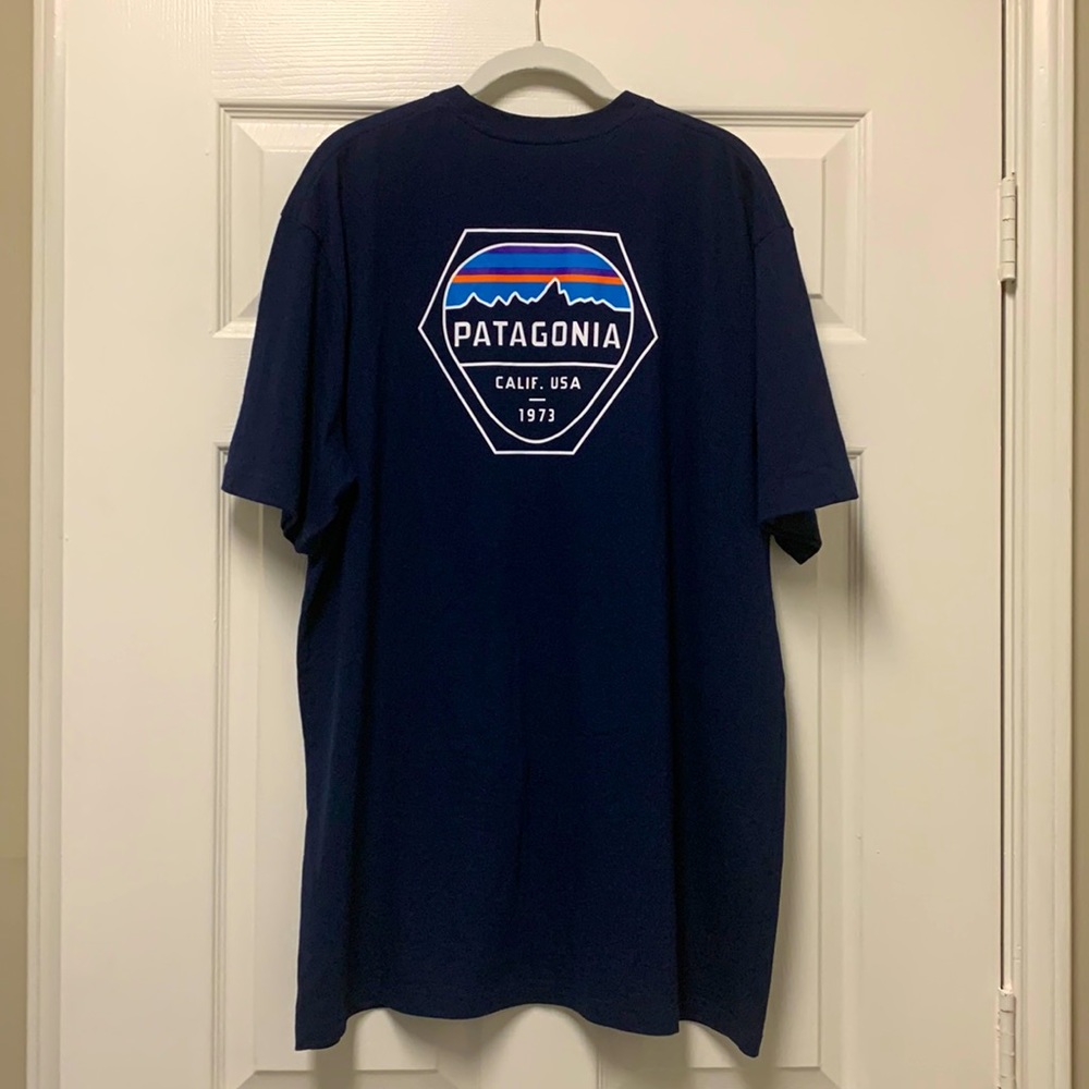 Patagonia Men’s Navy T-Shirt Size Large